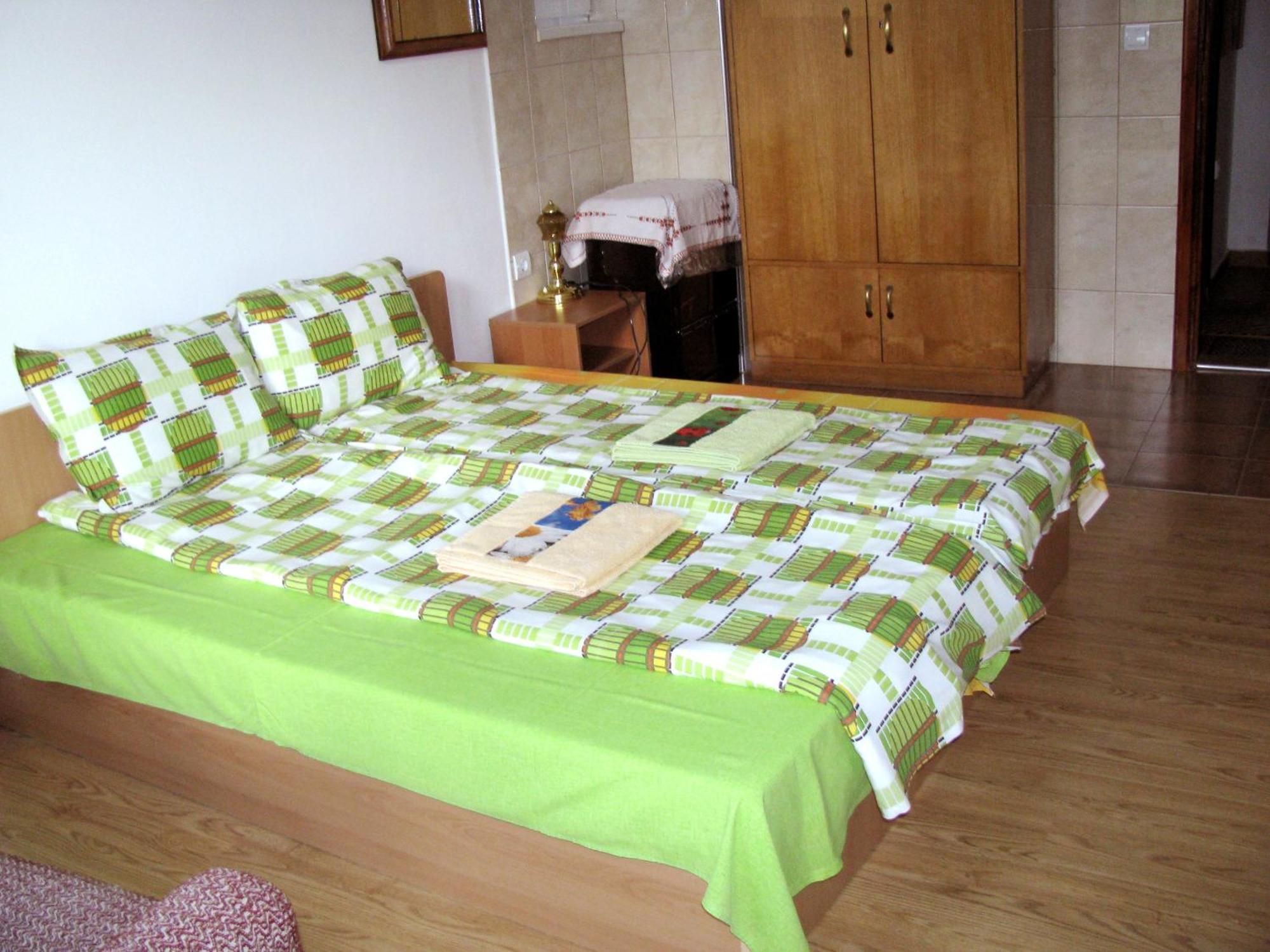 Guest House Familia Samovodene Exterior photo